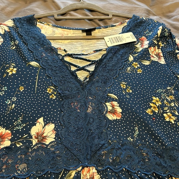 Torrid Floral Top 4x - Picture 4 of 6